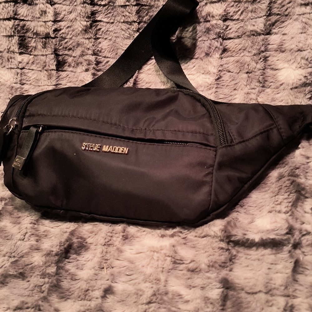 Steve Madden Belt bag